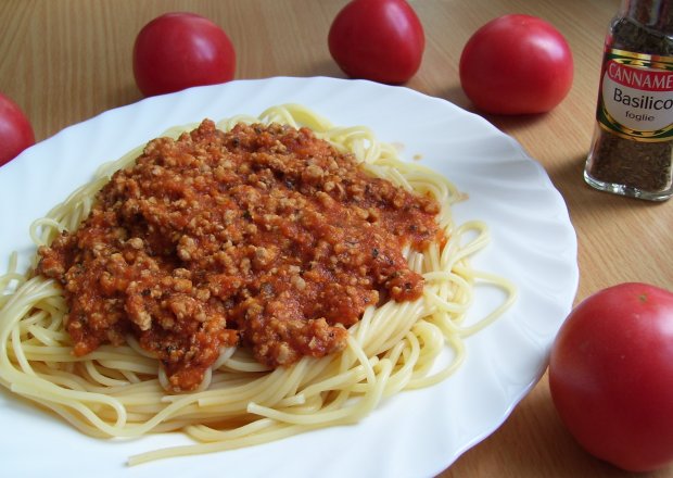 Fotografia przedstawiająca Spaghetti ze świeżych pomidorów