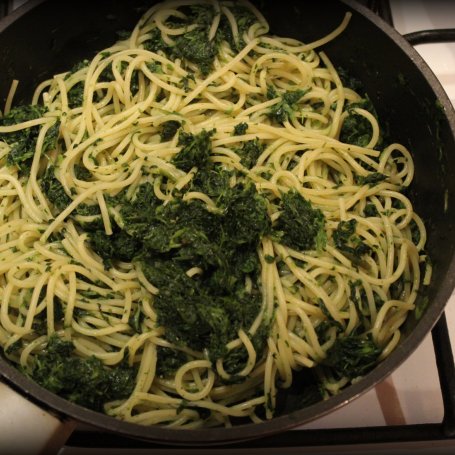 Krok 1 - Spaghetti ze szpiankiem, sosem z lazura i gruszką foto