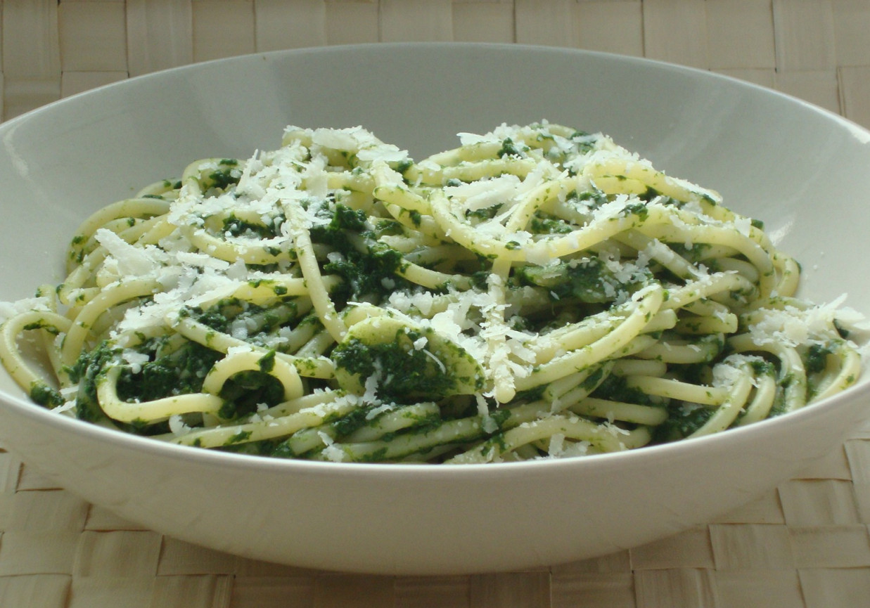 Spaghetti ze szpinakiem i grana padano DoradcaSmaku.pl