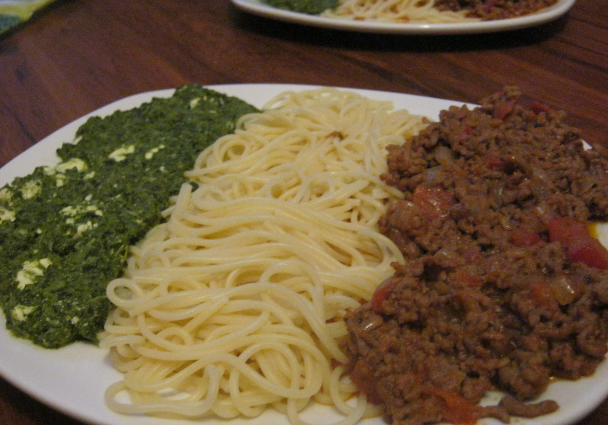 Spaghetti ze szpinakiem i wołowiną- Viva l’Italia foto