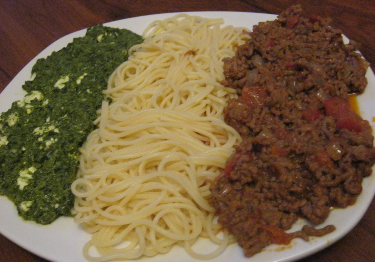 Spaghetti ze szpinakiem i wołowiną- Viva l’Italia foto