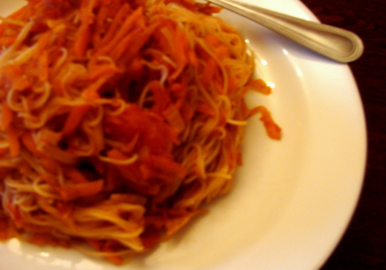 Spaghettini z sosem pomidorowym z azjatycką nutą foto