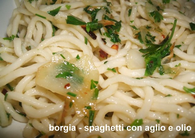 Fotografia przedstawiająca Spahgetti con aglio e olio