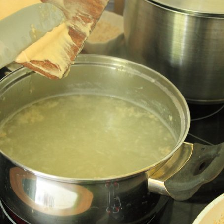 Krok 2 - Spätzle orkiszowe w sosie kurkowym foto
