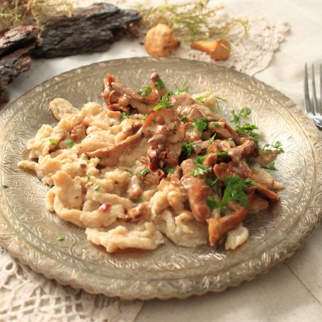 Krok 9 - Spätzle orkiszowe w sosie kurkowym foto