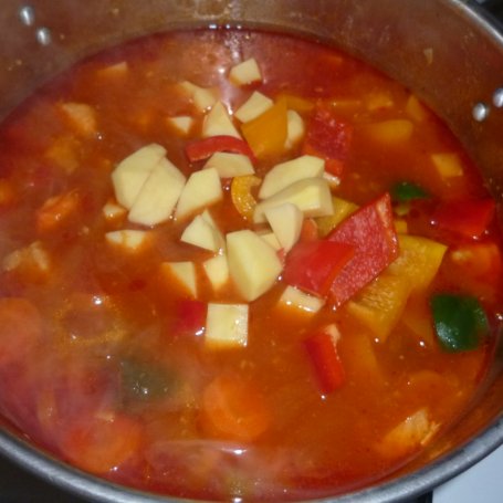 Krok 5 - Staropolska zupa gulaszowa z karkówką foto