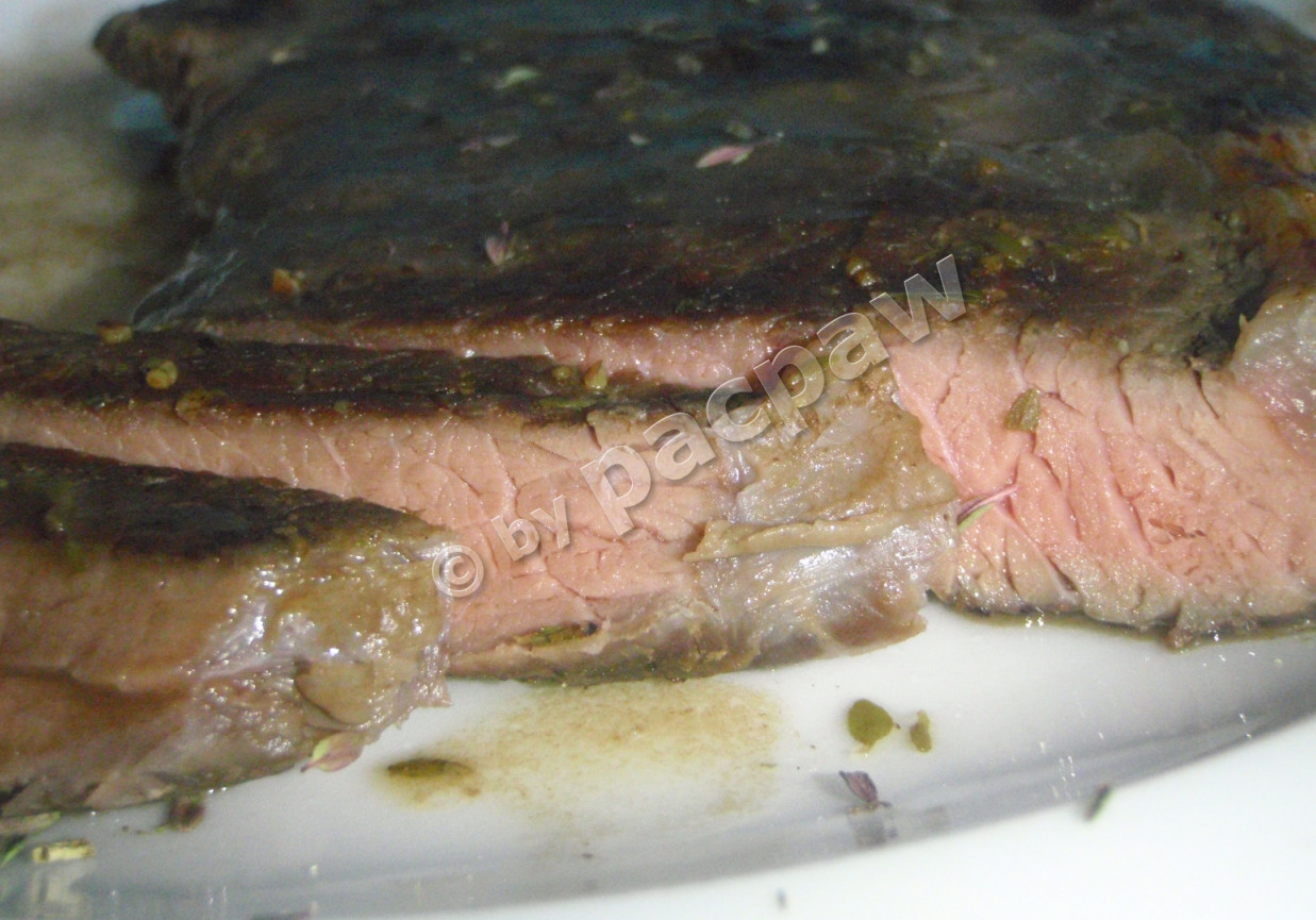 Stek wołowy sous vide w sosie z nalewki śliwkowej foto