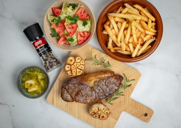 Fotografia przedstawiająca Stek wołowy z air fryera