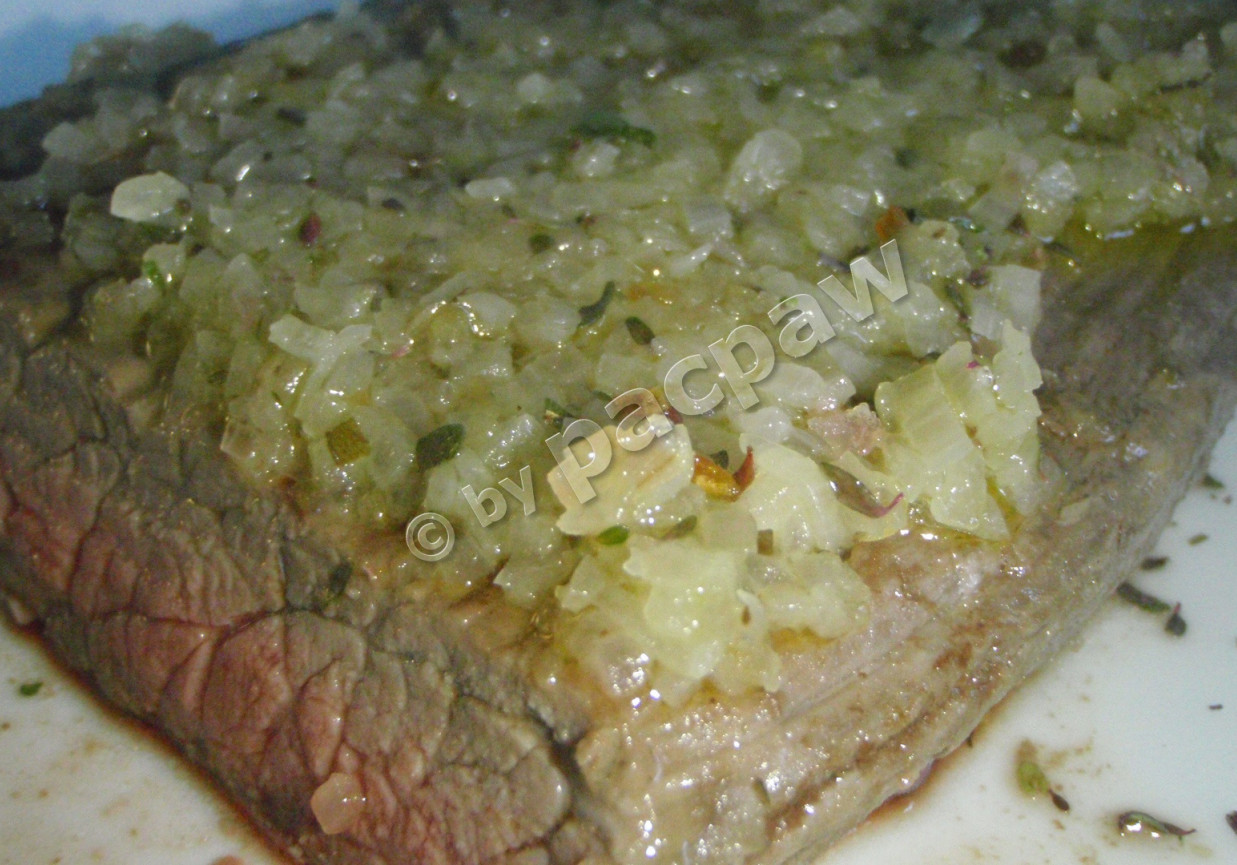 Stek wołowy z masłem szalotkowym foto