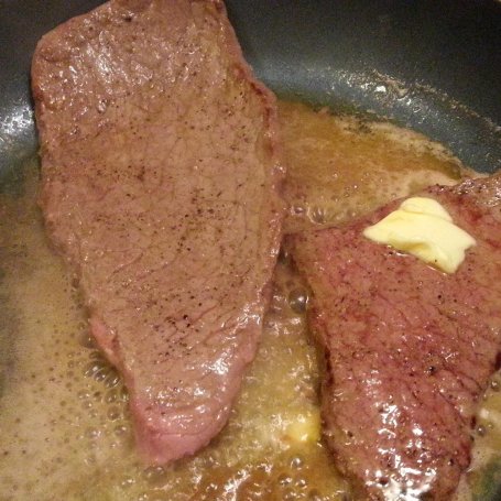 Krok 4 - Stek wołowy z warzywną sałatką z octem balsamicznym foto