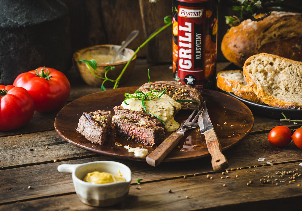 Stek z grilla z sosem musztardowo-czosnkowym foto