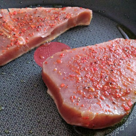 Krok 3 - Stek z tuńczyka z sosem z kiwi foto