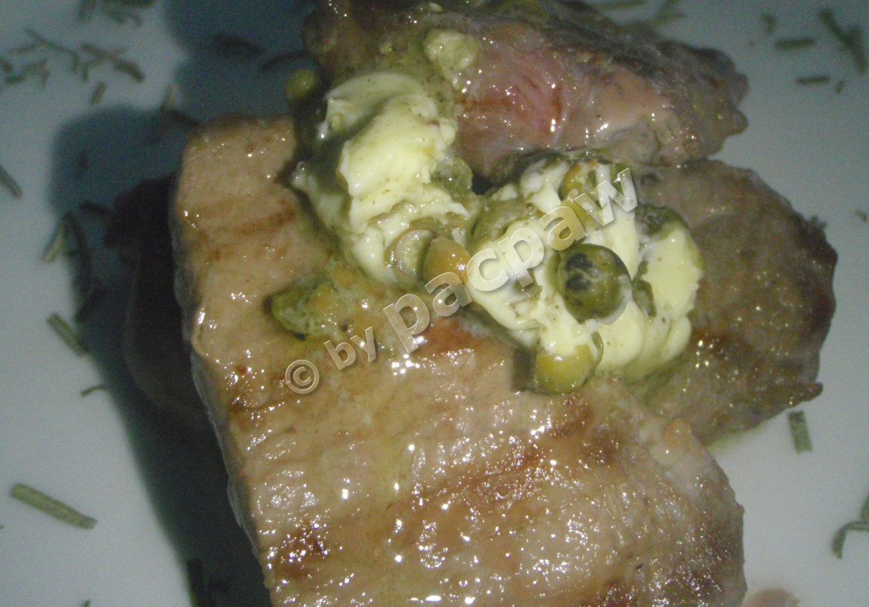 Steki ze schabu dzikowego z masłem zielono pieprzowym foto