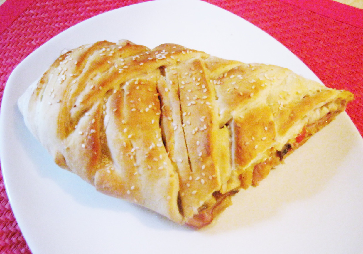 Stromboli- zwijana pizza foto
