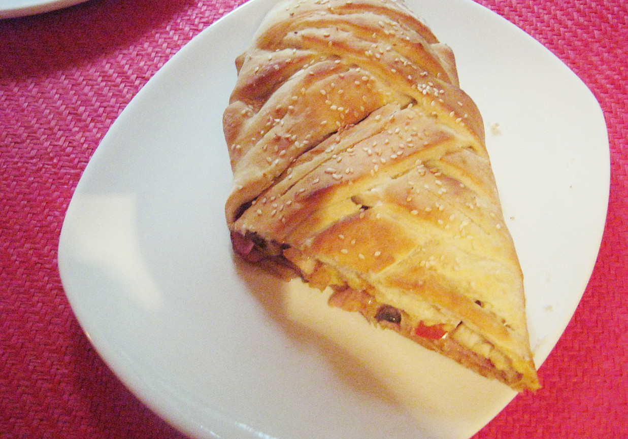 Stromboli- zwijana pizza foto