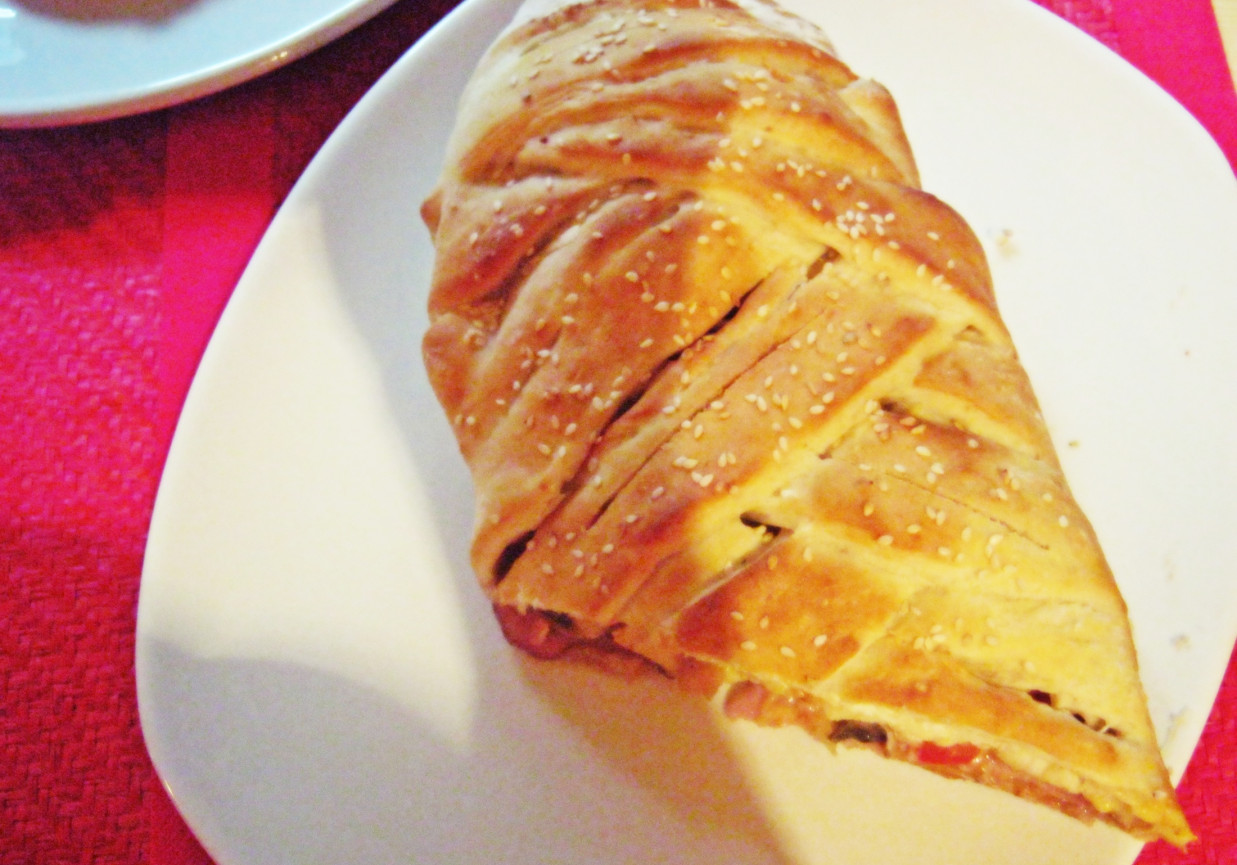 Stromboli- zwijana pizza foto