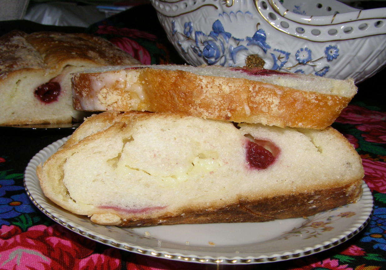 strucla drożdżowa z serem  i wiśniami... foto