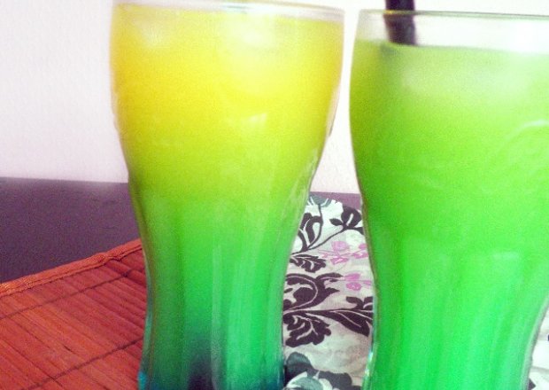 Fotografia przedstawiająca Sun and grass drink