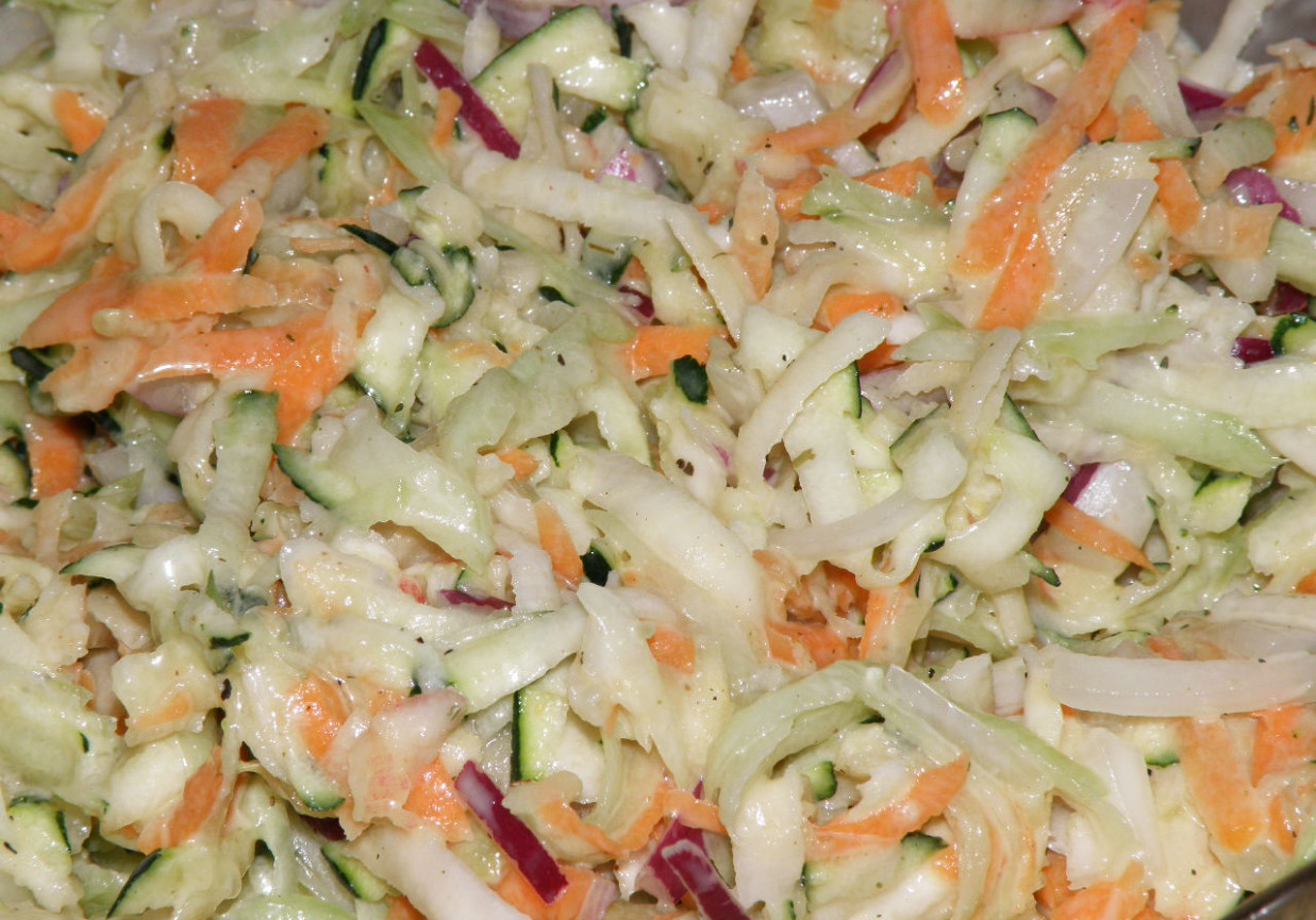 Surówka Coleslaw z cukinii foto