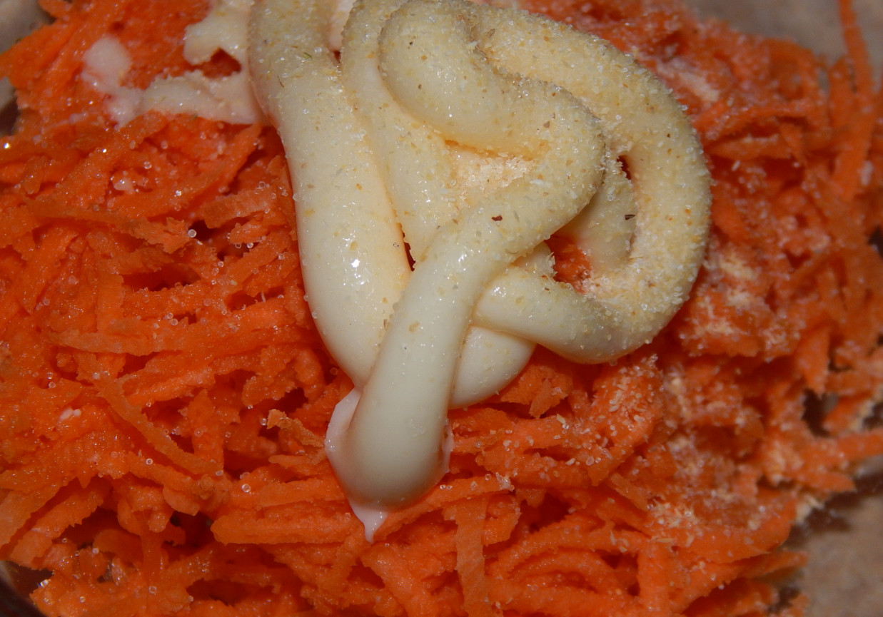 Surówka czosnkowa z marchewki foto