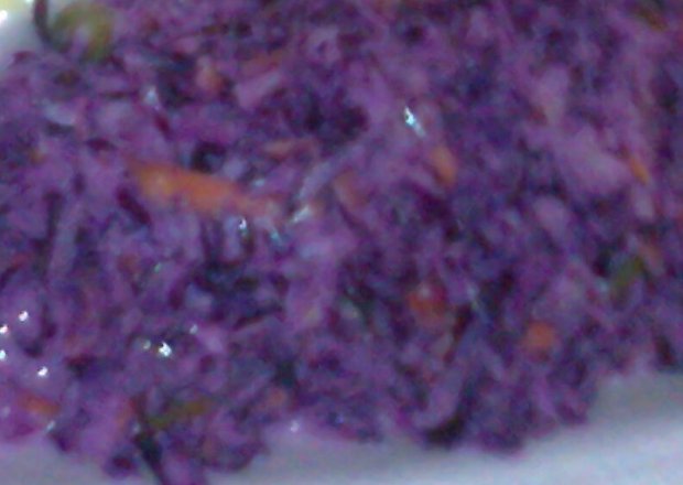 Fotografia przedstawiająca surówka do obiadu z kapusty czerwonej