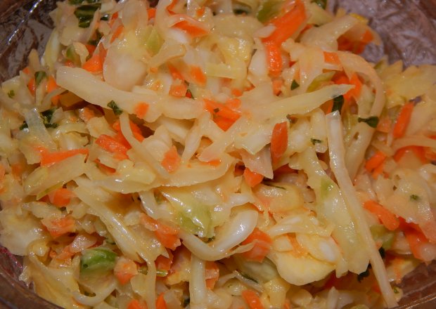 Fotografia przedstawiająca Surówka jesienna a'la coleslaw