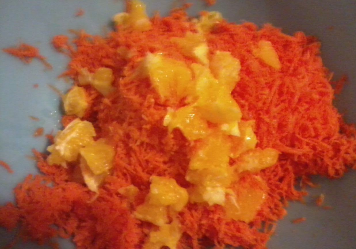 Surówka  marchewkowo - pomarańczowa z kroplą cytryny foto