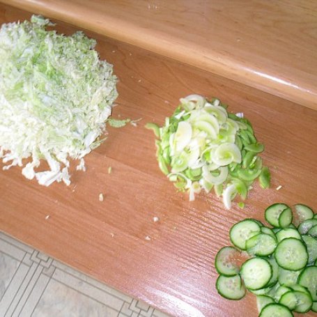 Krok 1 - Surówka obiadowa na zielono foto
