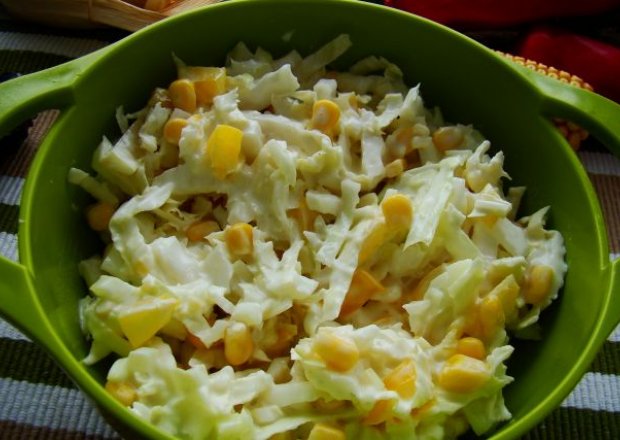 Fotografia przedstawiająca Surówka obiadowa zółta z chrzanem