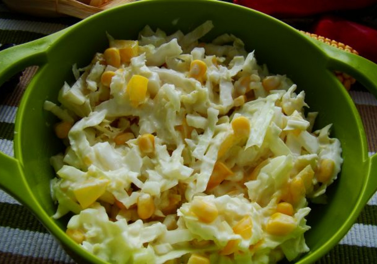 Surówka obiadowa zółta z chrzanem foto