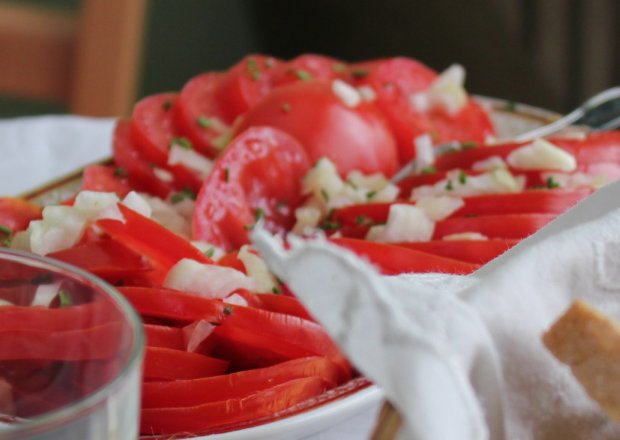 Fotografia przedstawiająca Surówka pomidorowa