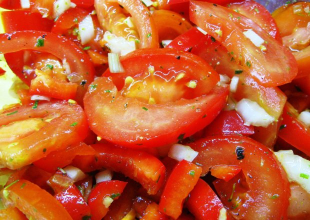 Fotografia przedstawiająca Surówka pomidorowo-paprykowa z balsamiczną nutą (Dukan)