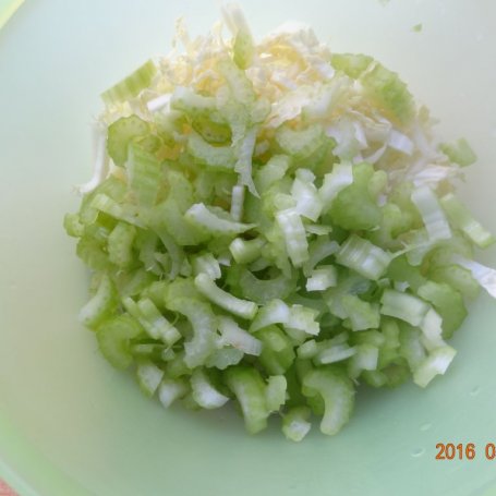 Krok 2 - Surówka z Bakaliami foto