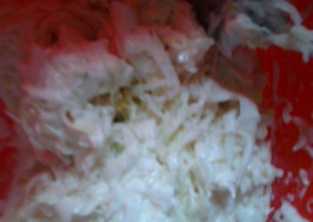 Fotografia przedstawiająca surówka z białej kapusty (taka jak nad morzem)