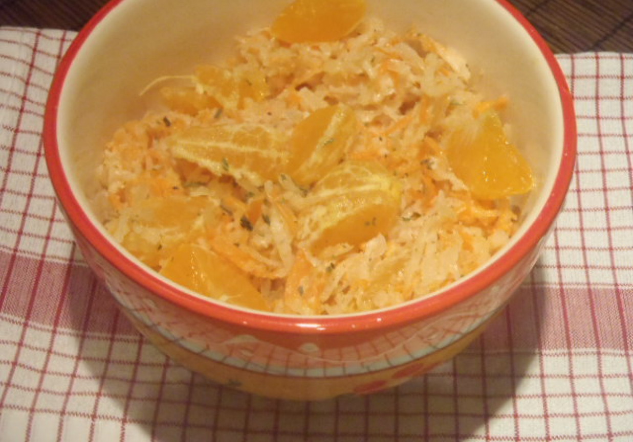 Surówka z białej kapusty z mandarynkami foto