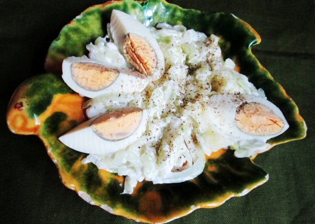 Fotografia przedstawiająca Surówka z cebuli w majonezie