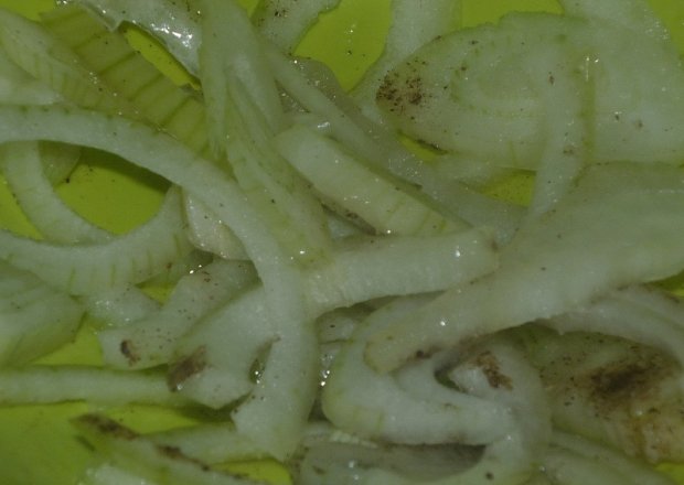 Fotografia przedstawiająca Surówka z cebuli