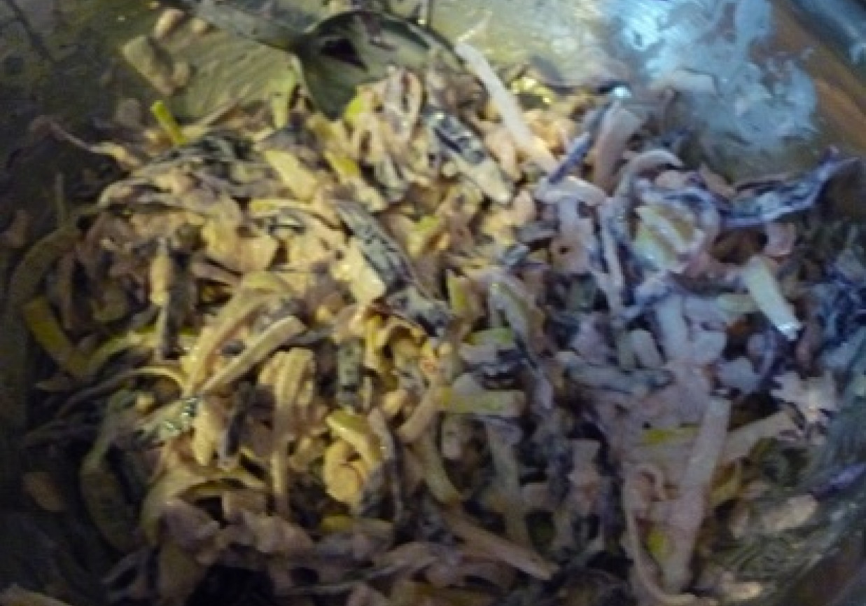 Surówka z czerwonej kapusty z majonezem foto