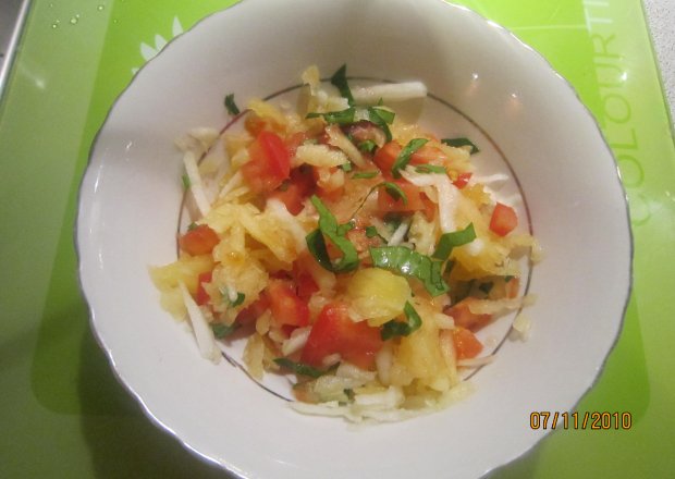 Fotografia przedstawiająca surówka z dyni i pomidorów