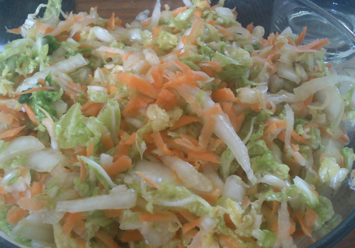 Surówka z kapustą pekińską foto