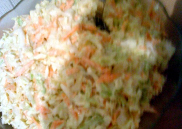Fotografia przedstawiająca Surówka z kapusty i marchewki