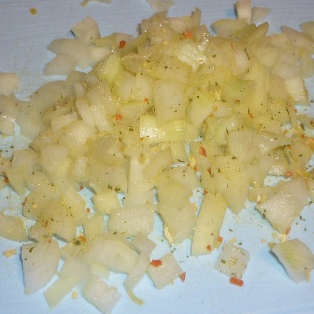 Krok 2 - Surówka z kiszonej kapusty w majonezie foto