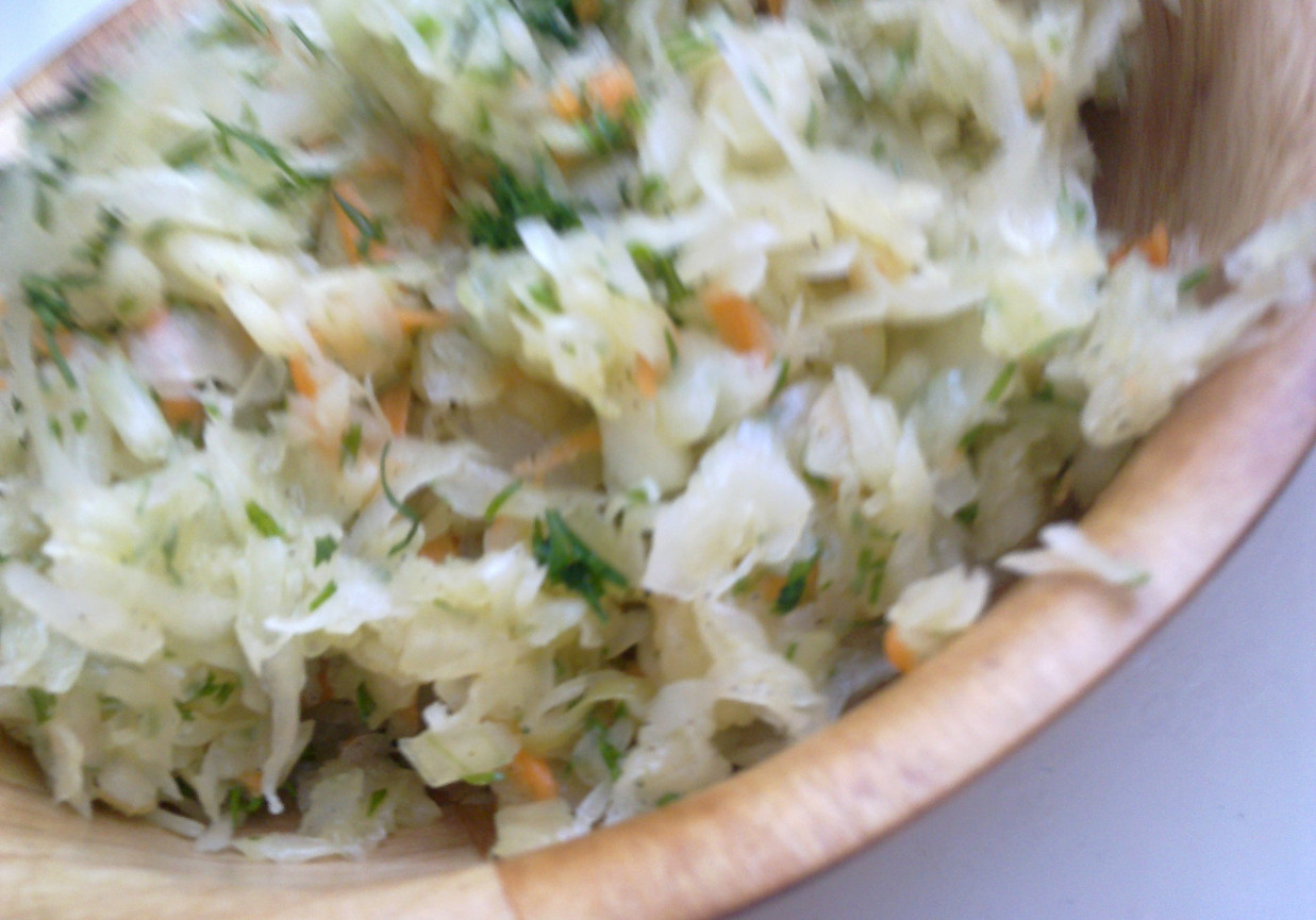 Surówka z kiszonej kapusty z chrzanem foto