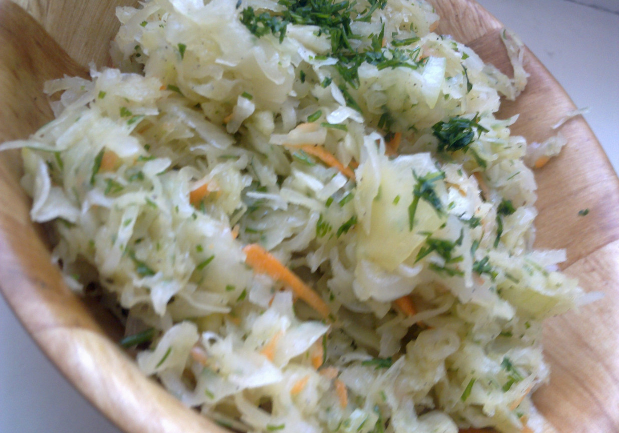Surówka z kiszonej kapusty z chrzanem foto