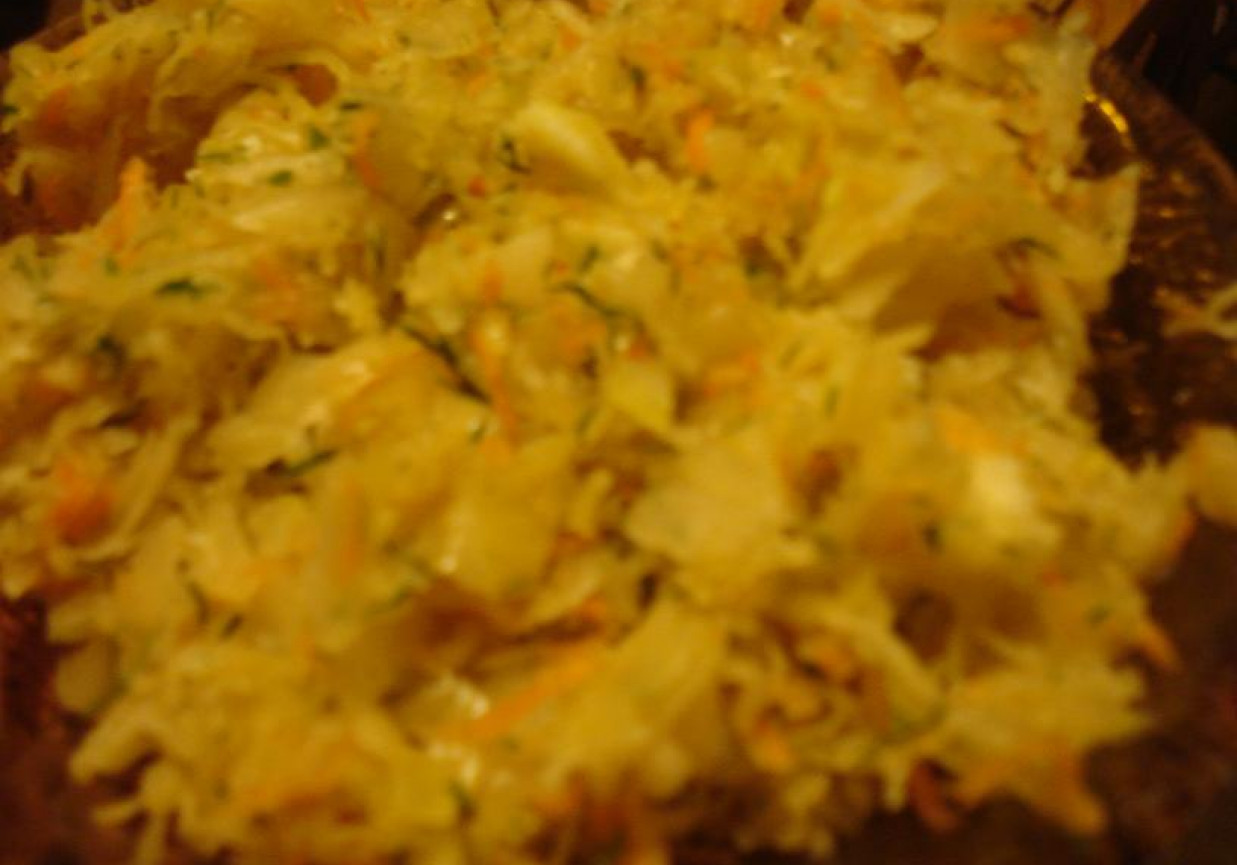 Surówka z kiszonej kapusty z koperkiem foto