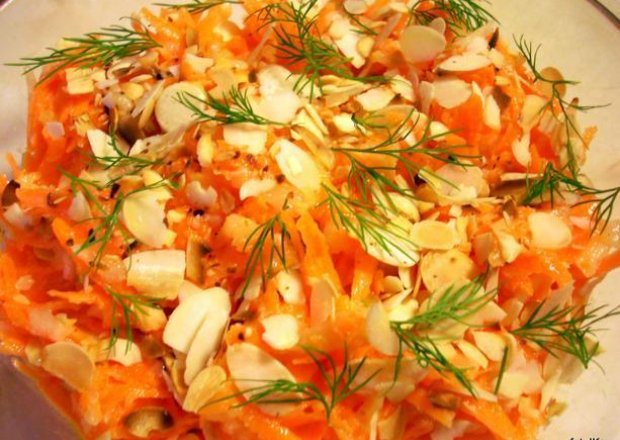 Fotografia przedstawiająca Surówka z marchewki i gruszek