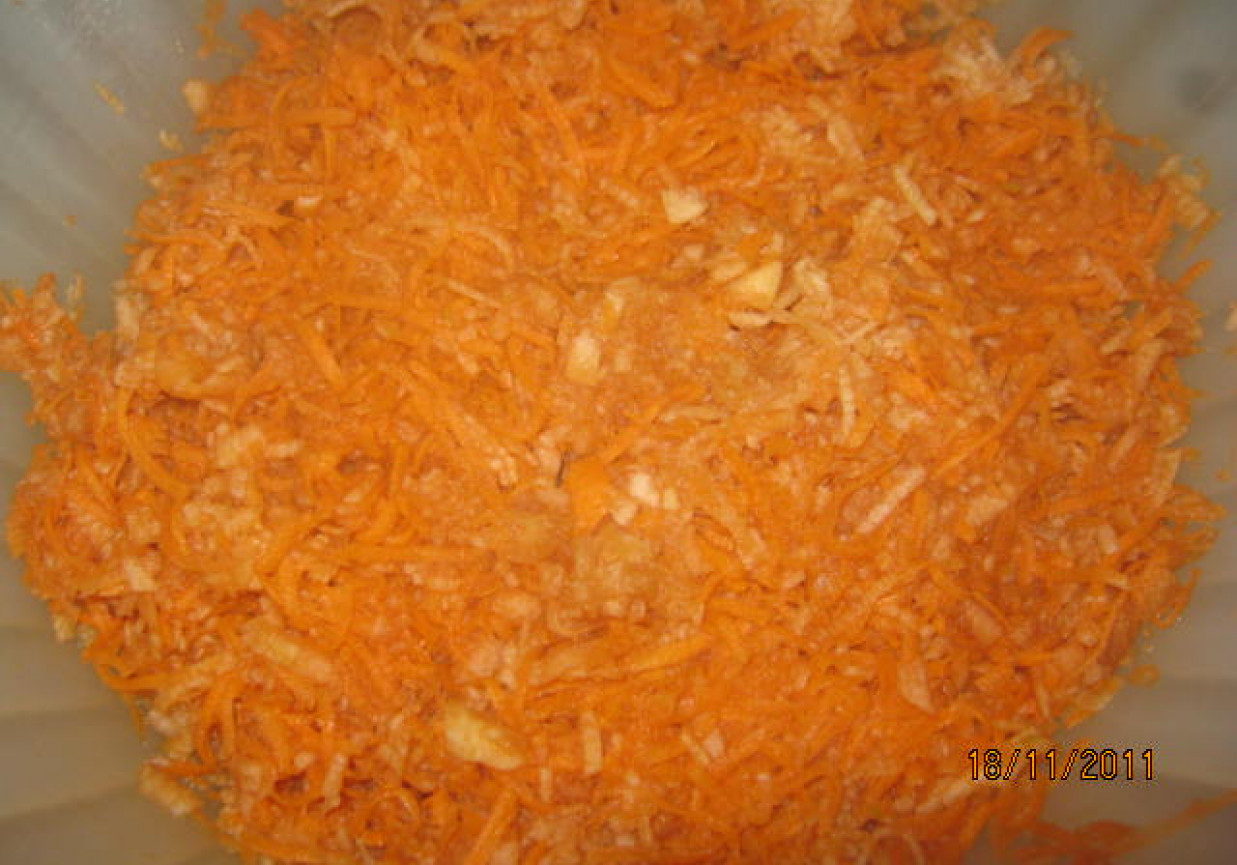 Surówka z marchewki i jabłek foto