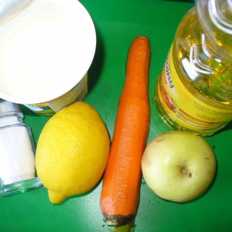 Krok 1 - Surówka  z marchewki i jabłka do obiadu foto