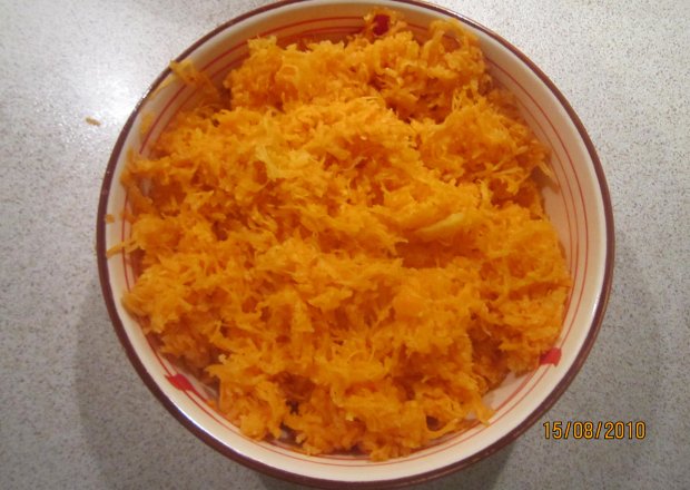 Fotografia przedstawiająca Surówka z marchewki i pomarańczy