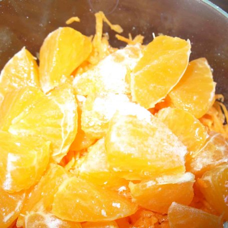 Krok 2 - Surówka z marchwi i mandarynek foto
